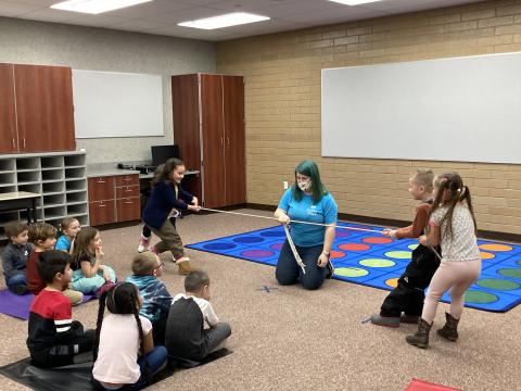 Discovery Gateway Visits Kindergarteners at Apple Valley