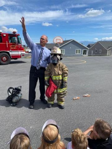 Santaquin Fire Dept visits first grade